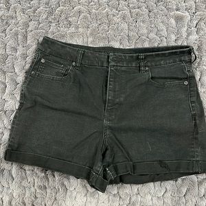 American Eagle black midi shorts